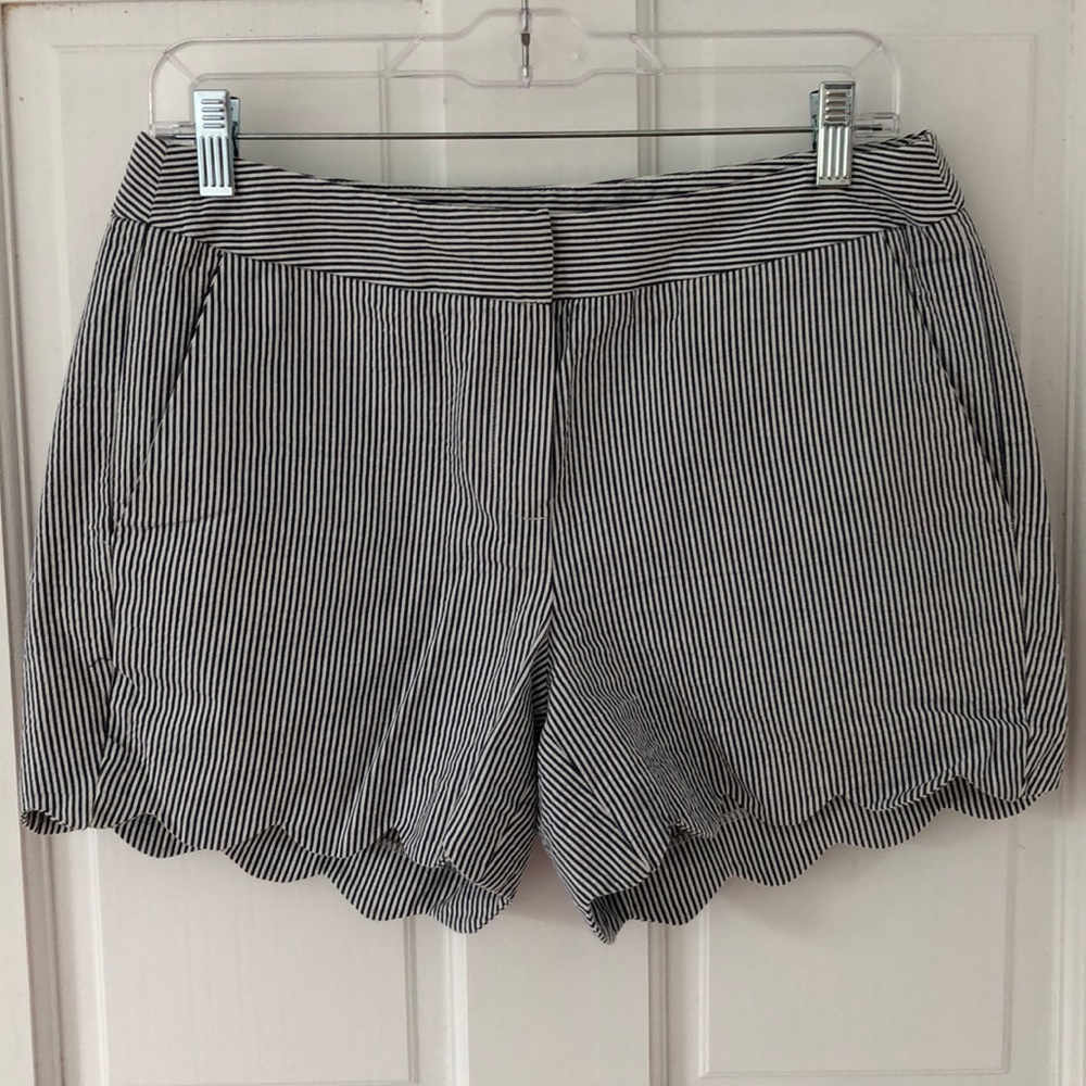 British Khaki - Seersucker scallop hem shorts